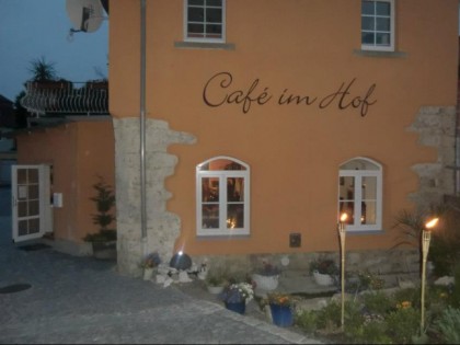 照片: Cafe im Hof